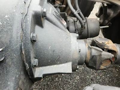 Dana DS404 Rear Differential for a 2013 Freightliner Cascadia 113