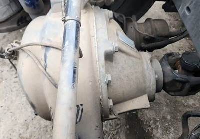 Dana DSP40 Rear Differential for a 2001 Peterbilt 379