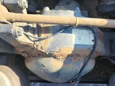 Dana DSP41 Rear Differential for a 2013 Peterbilt 384