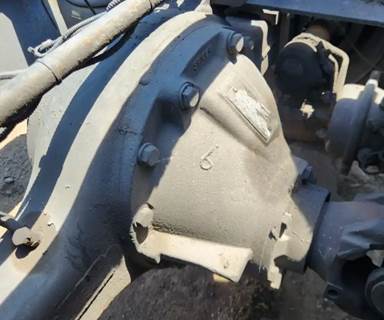 Dana DSP41 Rear Differential for a 2005 Peterbilt 379
