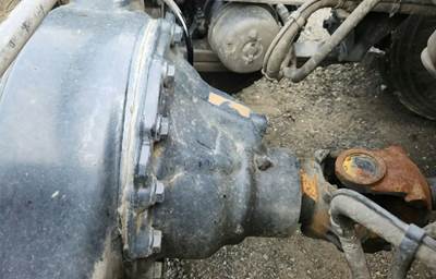 Detroit Rear Differential for a 2022 Freightliner Cascadia 126