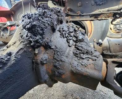 Detroit Rear Differential for a 2006 Freightliner M2 106