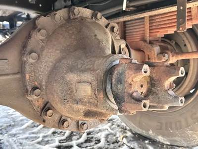 Detroit Rear Differential for a 2018 Freightliner M2 106