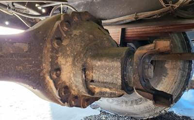 Detroit Rear Differential for a 2005 Sterling L7500