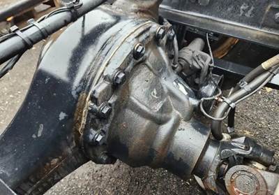 Detroit RT40-NFD Rear Differential for a 2023 Freightliner Cascadia 126