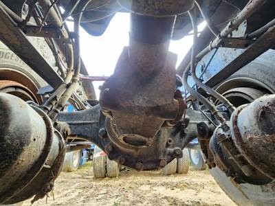 Detroit RT40-NFD Rear Differential for a 2021 Freightliner Cascadia 126 ...