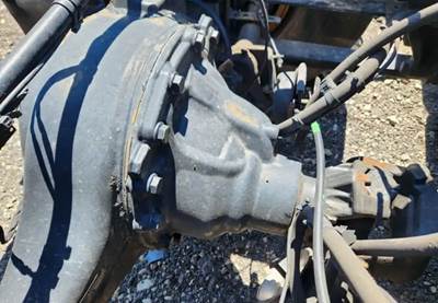 Detroit RT40-NFD Rear Differential for a 2019 Freightliner Cascadia 126