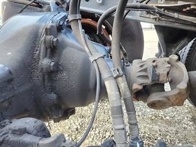 Detroit RT40-NFD Rear Differential for a 2020 Freightliner Cascadia 126