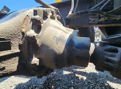 Detroit RT40-NFD Rear Differential for a 2019 Freightliner Cascadia 126