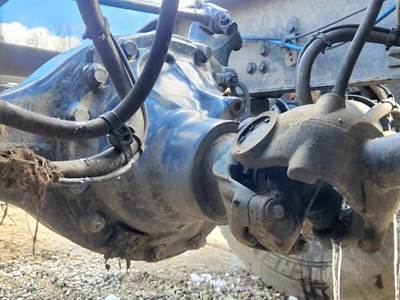 Detroit RT40-NFD-N Rear Differential for a 2020 Freightliner Cascadia 126