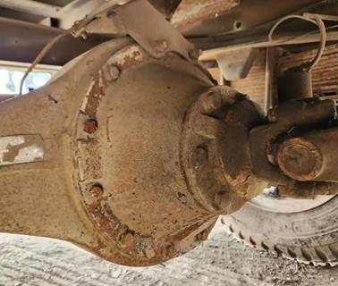 Eaton 19050T Rear Differential for a 1988 GMC C7000