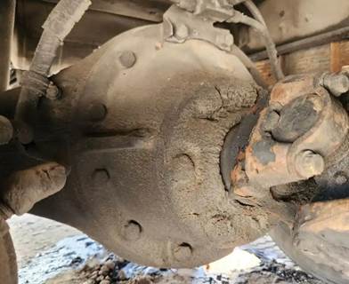 Eaton 22065S Rear Differential for a 1990 GMC C7000 Topkick