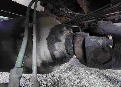 Eaton 35327 Rear Differential for a 1991 International 4900