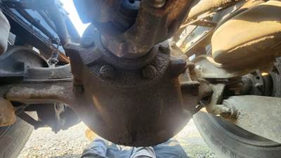 Eaton Rear Differential for a 2001 Kenworth W900