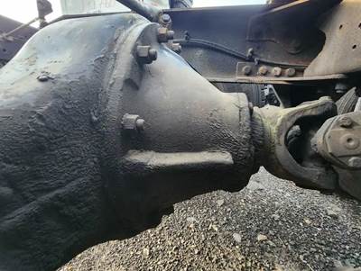 Eaton RS402 Rear Differential for a 1993 Freightliner FLD120