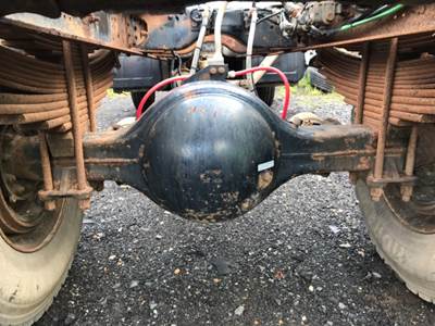 Eaton RS404 Rear Differential for a 1999 Chevrolet C7500