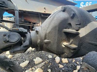 Eaton RS404 Rear Differential for a 2009 Kenworth T300