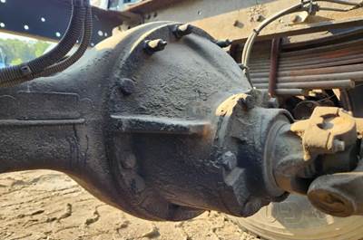 Eaton RS405 Rear Differential for a 1998 Isuzu FTR