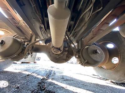 Meritor-Rockwell B-1-3200S1865 Rear Differential for a 1997 Ford CF8000