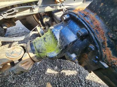 Meritor-Rockwell MT40-14X Rear Differential for a 2012 Volvo VNL
