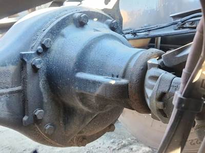 Meritor-Rockwell MT40-14X Rear Differential for a 2015 Volvo VNL