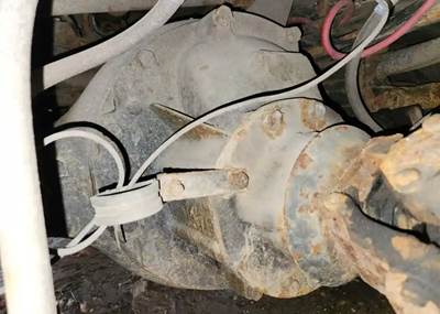 Meritor-Rockwell Rear Differential for a 2004 Spartan Advantage