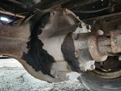 Meritor-Rockwell RS13-120 Rear Differential for a 1995 Ford F700