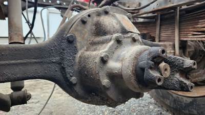 Meritor-Rockwell RS15-120 Rear Differential for a 1996 Ford F700