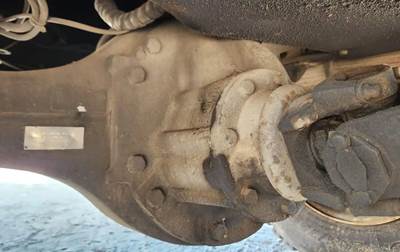 Meritor-Rockwell RS19-145 Rear Differential for a 1992 Ford LN7000