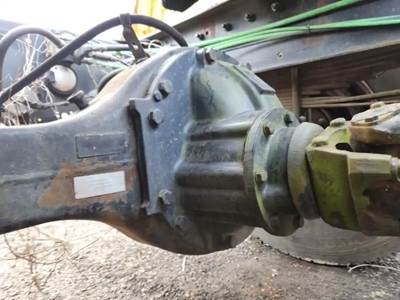 Meritor-Rockwell RS21-145 Rear Differential for a 1995 Freightliner FL70