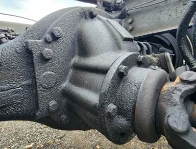 Meritor-Rockwell RS21-145 Rear Differential for a 1996 Freightliner FL70