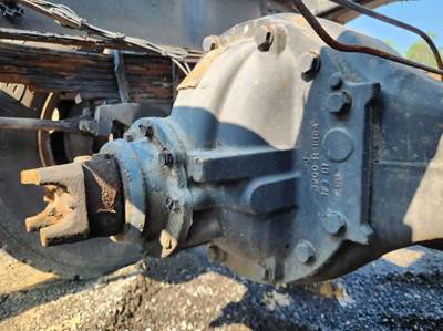 Meritor-Rockwell RS21-145 Rear Differential for a 2005 Sterling ACTERRA