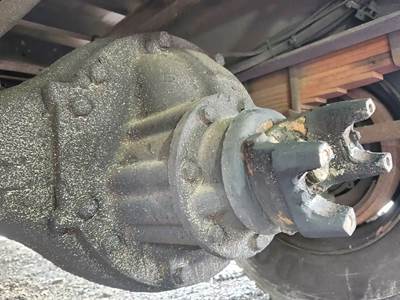 Meritor-Rockwell RS21-145N Rear Differential for a 2005 Freightliner M2 106
