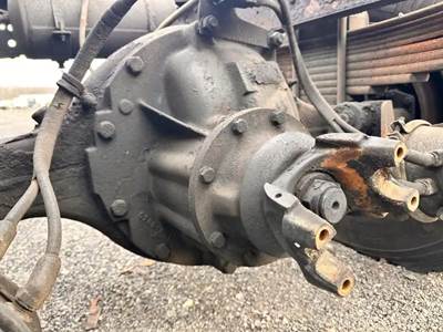 Meritor-Rockwell RS23160 Rear Differential for a 1997 Chevrolet C7500
