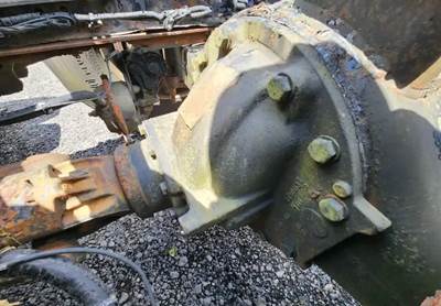 Meritor-Rockwell RT40-145 Rear Differential for a 2006 Volvo VNL