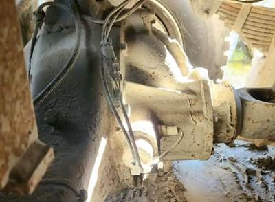 Meritor-Rockwell RT46-160 Rear Differential for a 2001 Volvo ACL Autocar