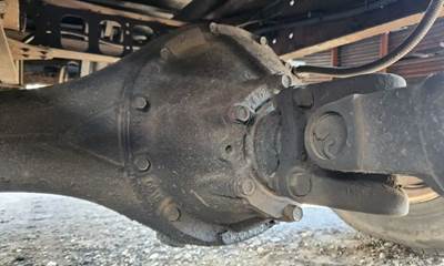 Mitsubishi MC864100 Rear Differential for a 2000 Mitsubishi FH211