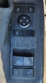 Freightliner Cascadia 126 Door Electrical Switch