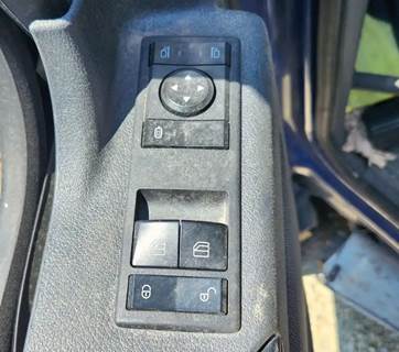 Freightliner Cascadia 126 Door Electrical Switch