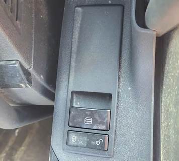 Freightliner Cascadia 126 Door Electrical Switch