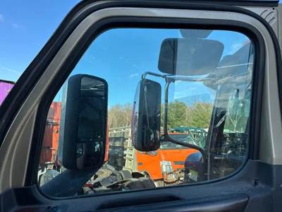 Freightliner Cascadia 126 Door Window