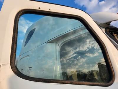 Freightliner Cascadia 126 Door Window