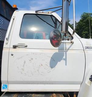 Ford F-800 Right Door for a 1999 Ford F800
