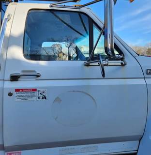 Ford F-800 Right Door for a 1997 Ford F800