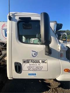 Freightliner Cascadia 113 Right Door