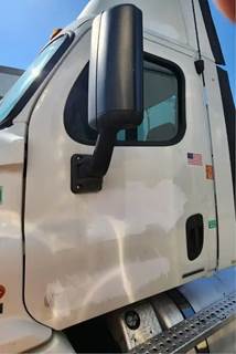 Freightliner Cascadia 113 Left Door