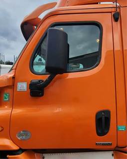 Freightliner Cascadia 113 Left Door