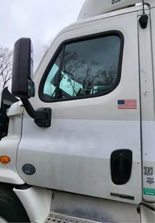 Freightliner Cascadia 113 Left Door