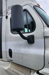 Freightliner Cascadia 113 Left Door