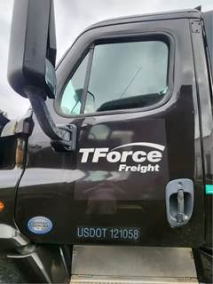 Freightliner Cascadia 113 Left Door